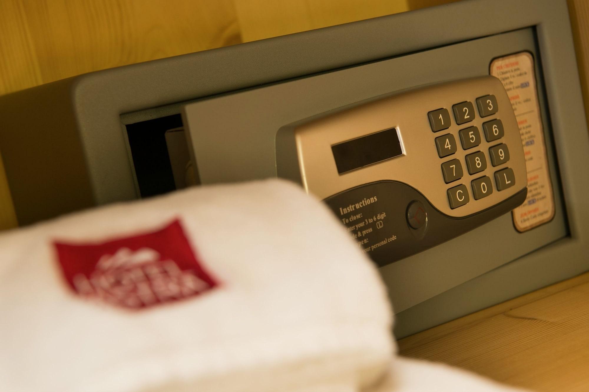 Hotel Astra Ливиньо Екстериор снимка