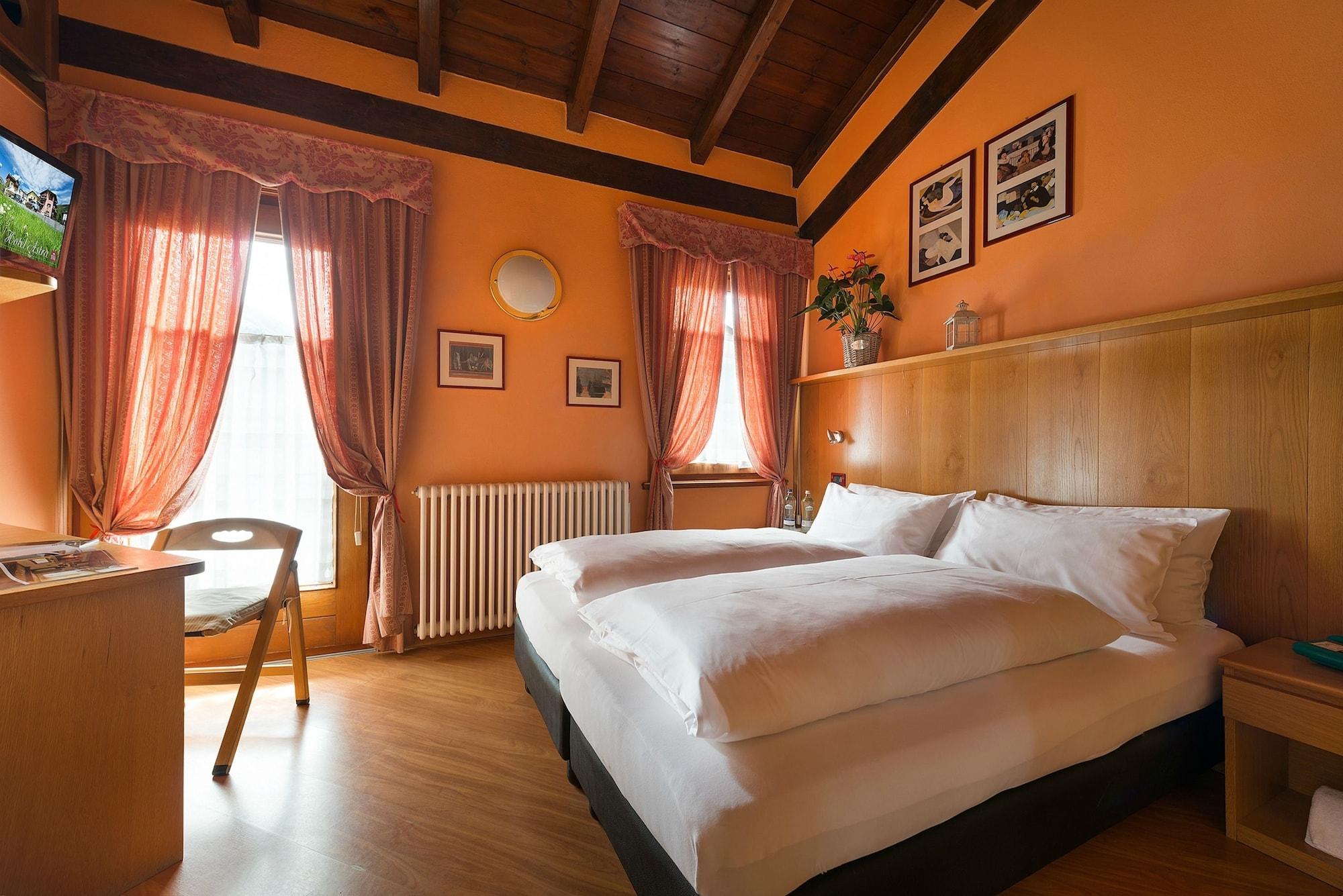 Hotel Astra Ливиньо Екстериор снимка