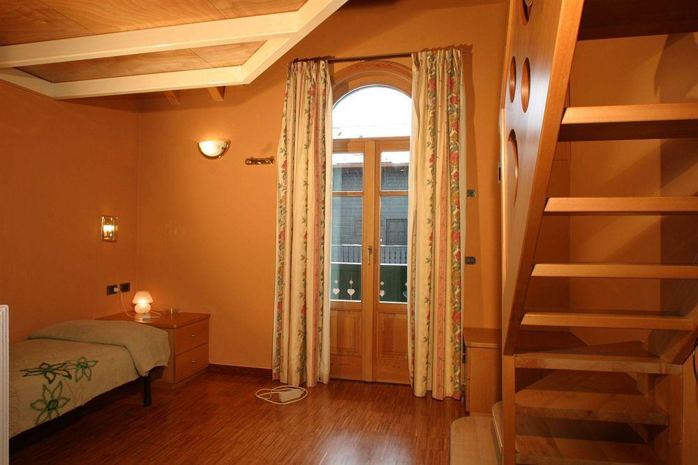 Hotel Astra Ливиньо Екстериор снимка